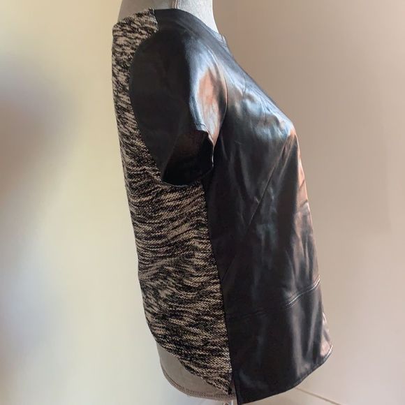 🌈 3/$20 White House black market faux leather multimedia shirt sleeve top - Picture 3 of 6